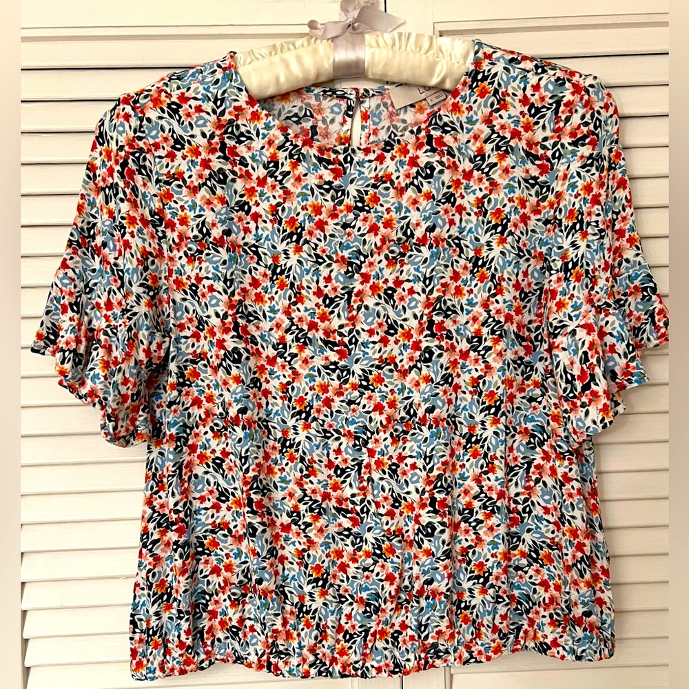 Like new. Loft short sleeve blouse. Size small.